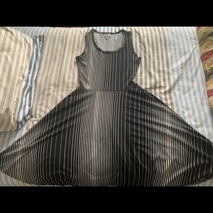 EUC LuLaRoe B&W Striped Nicki Dress